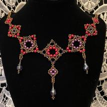 Tudor necklace pattern.